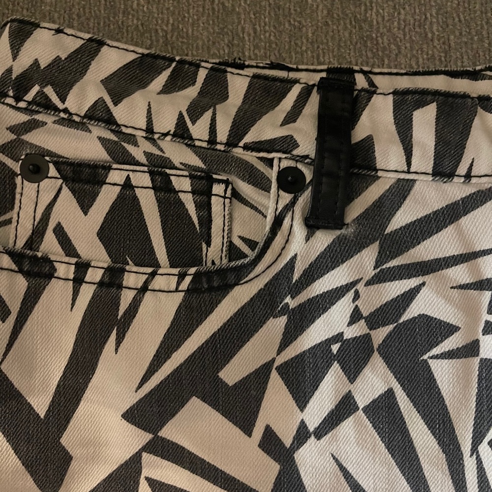 Authentic Icon Shorts - Picture 3 of 10
